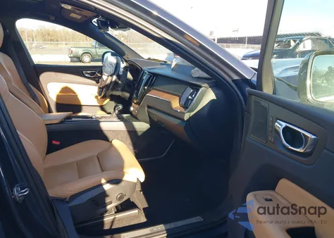 2019 Volvo Xc60 T5 Inscription z USA, uszkodzony, nr VIN LYV102RL7KB223400